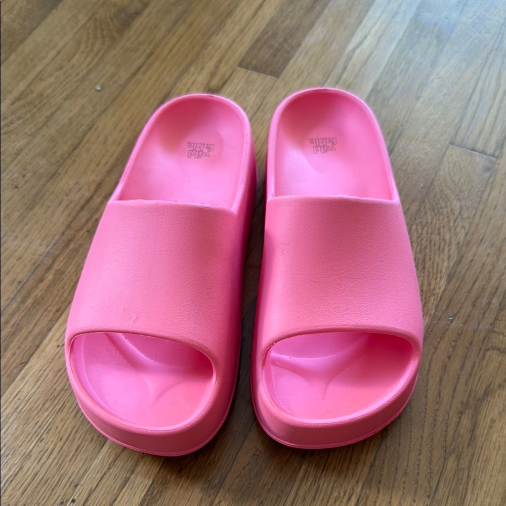 Wild Fable Pink Slide Sandals